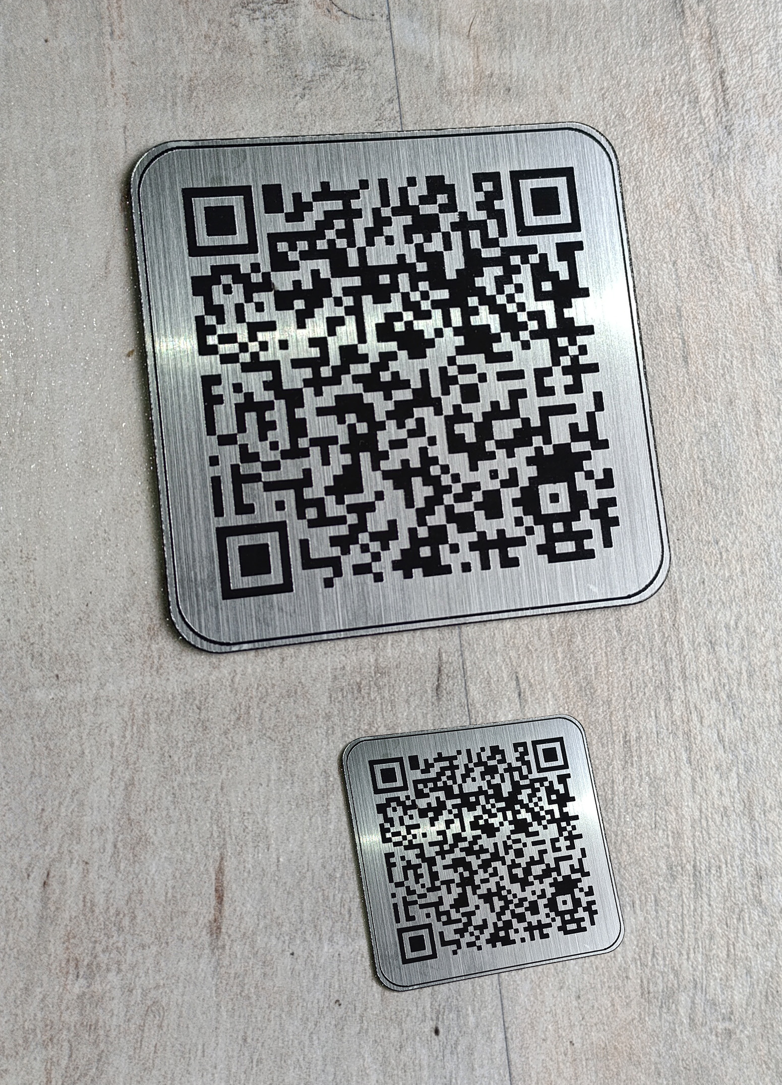 Placa QR en acrílico